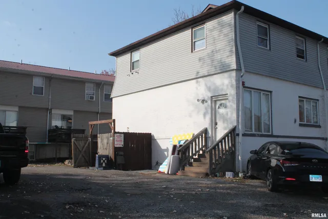 $295,000 | 307 West College Street, Carbondale, IL 62901