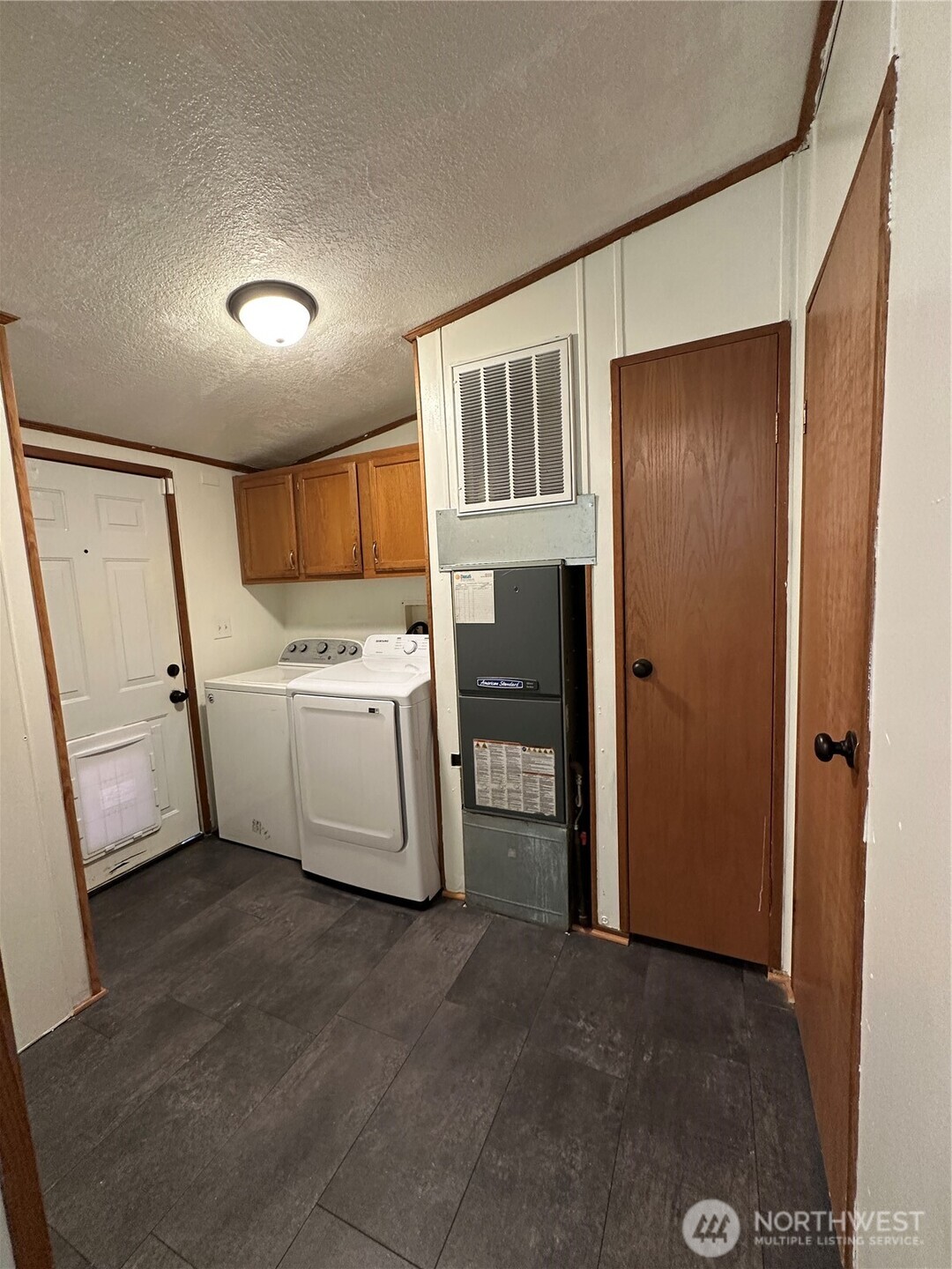 4290 Sunnyslope Road Southwest Port Orchard, WA 98367 - Photo 12 of 27 Gallery Image 12