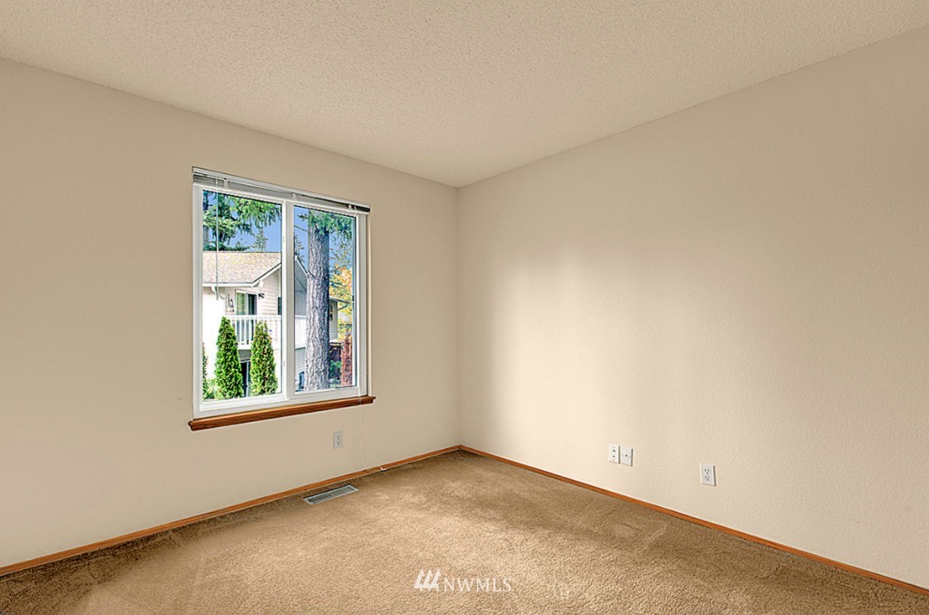 208 Vashon Avenue Southeast Renton, WA 98059 - Photo 4 of 13