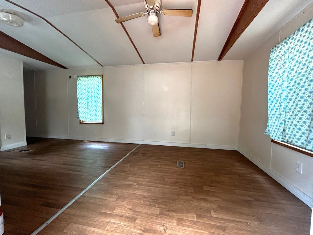 1770 Ekom Beach Road Laurens, SC 29360 - Photo 3 of 14 Living Room - Home 1