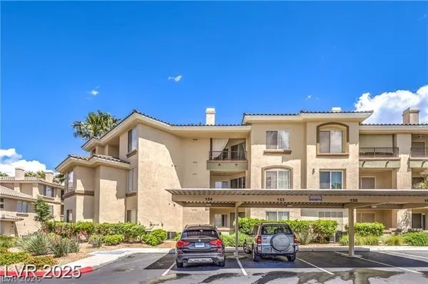 $1,625 | 7167 South Durango Drive, Unit 306, Las Vegas, NV 89113