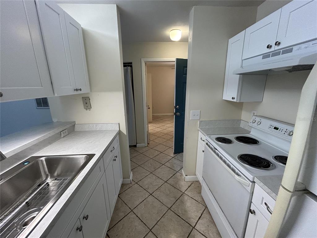 3800 Southwest 20th Avenue, Unit 403 Gainesville, FL 32607 - Photo 4 of 8 a kitchen with a stove and a refrigerator