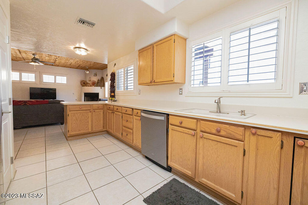 1719 Deer Hollow Loop Tucson, AZ 85737 - Photo 15 of 46