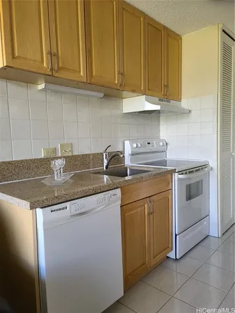 $2,895 | 320 Liliʻuokalani Avenue, Unit 2304, Honolulu, HI 96815