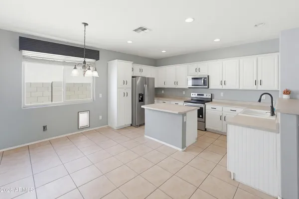 $515,000 | 5084 South Stonecreek Boulevard, Gilbert, AZ 85298