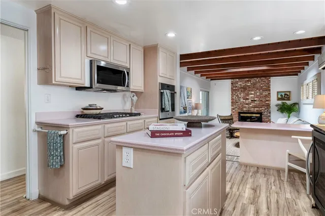 $1,295,000 | 143 Roycroft Avenue, Long Beach, CA 90803