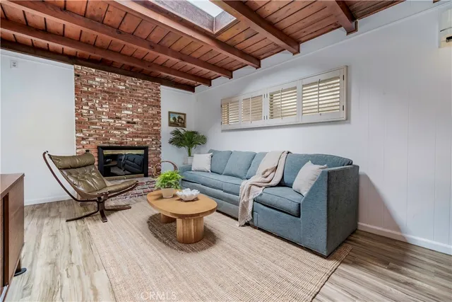 $1,295,000 | 143 Roycroft Avenue, Long Beach, CA 90803