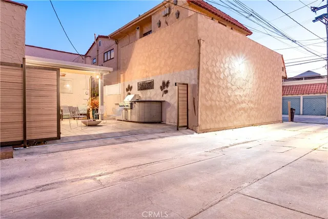 a view of a back yard of the house