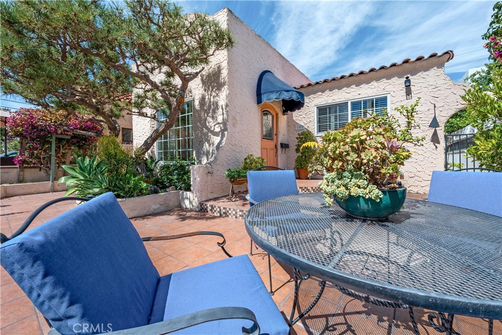 143 Roycroft Avenue Long Beach, CA 90803 - Photo 4 of 45 a view of a backyard with sitting area