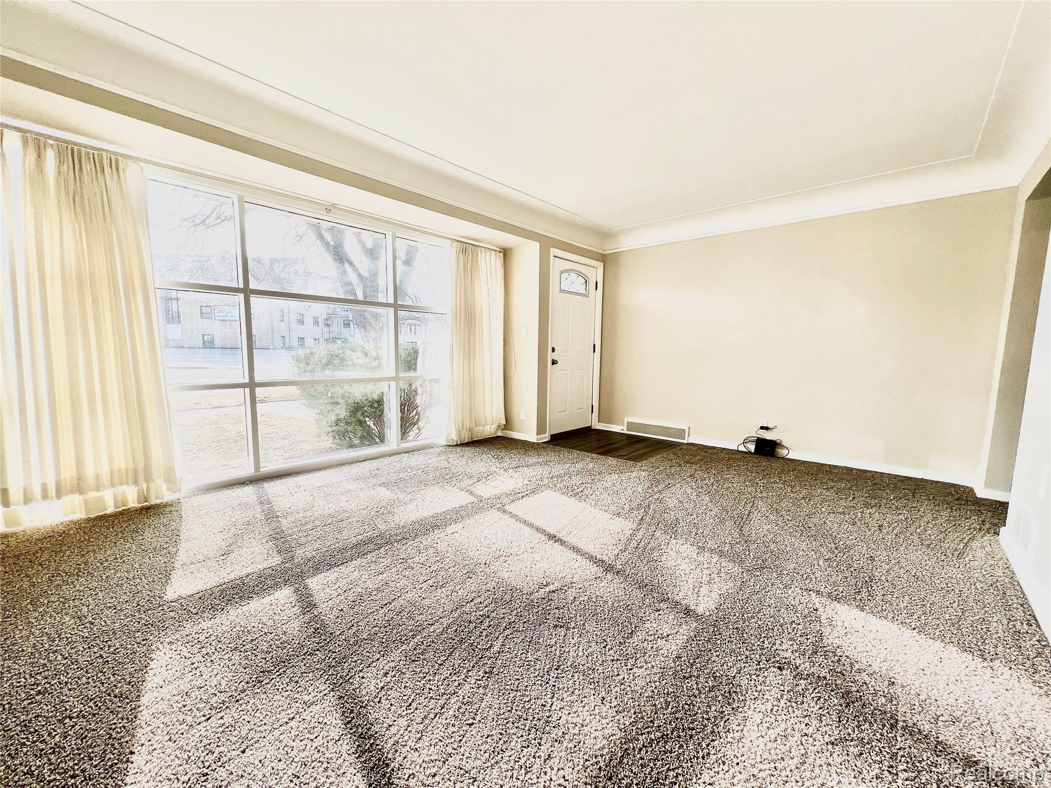 3014 Beecher Road Flint, MI 48503 - Photo 2 of 14 Living Room