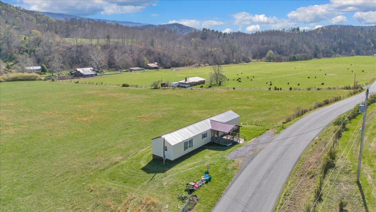 1054 Willow Bend Road Lindside, WV 24951 - Photo 29 of 68 1054 Willow Bend Rd Tour