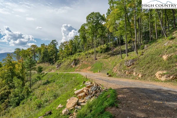 $240,000 | 30 Summit View Parkway, Spruce Pine, NC 28777