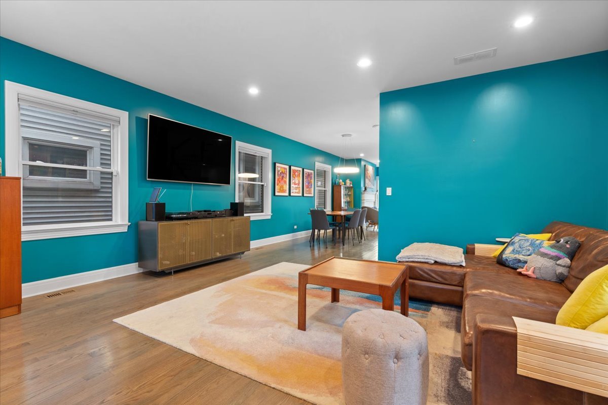 1733 North Troy Street Chicago, IL 60647 - Photo 11 of 39