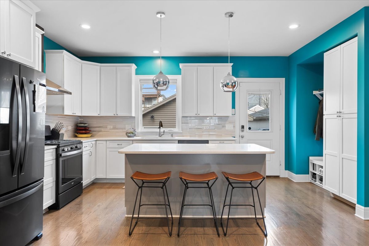 1733 North Troy Street Chicago, IL 60647 - Photo 12 of 39