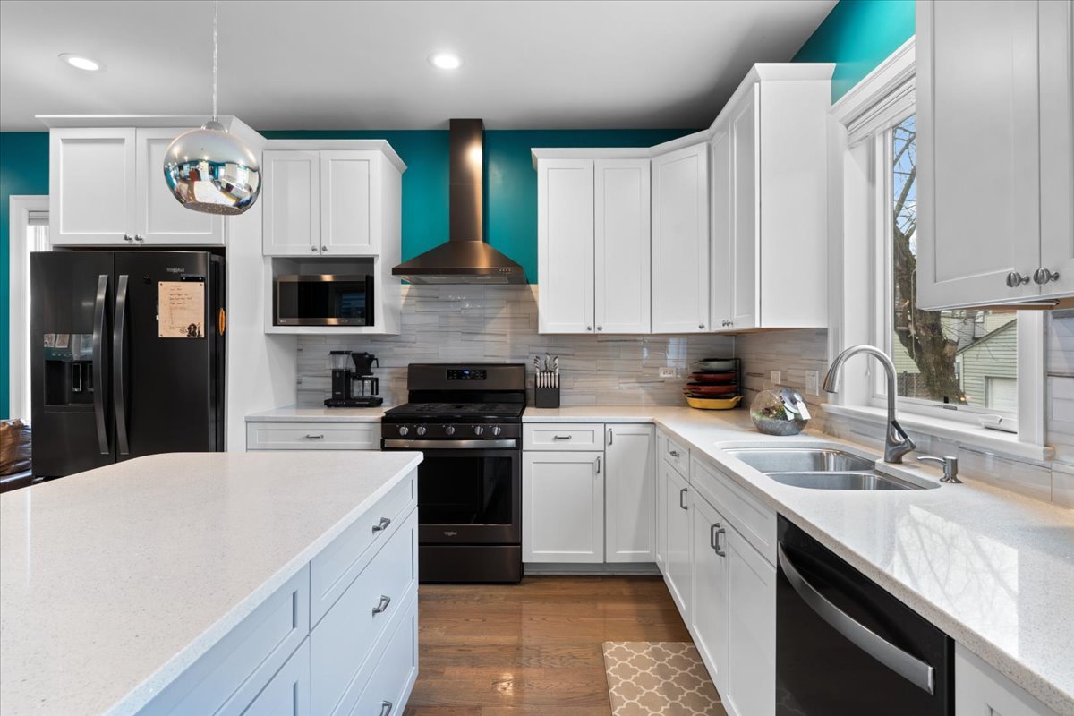 1733 North Troy Street Chicago, IL 60647 - Photo 14 of 39