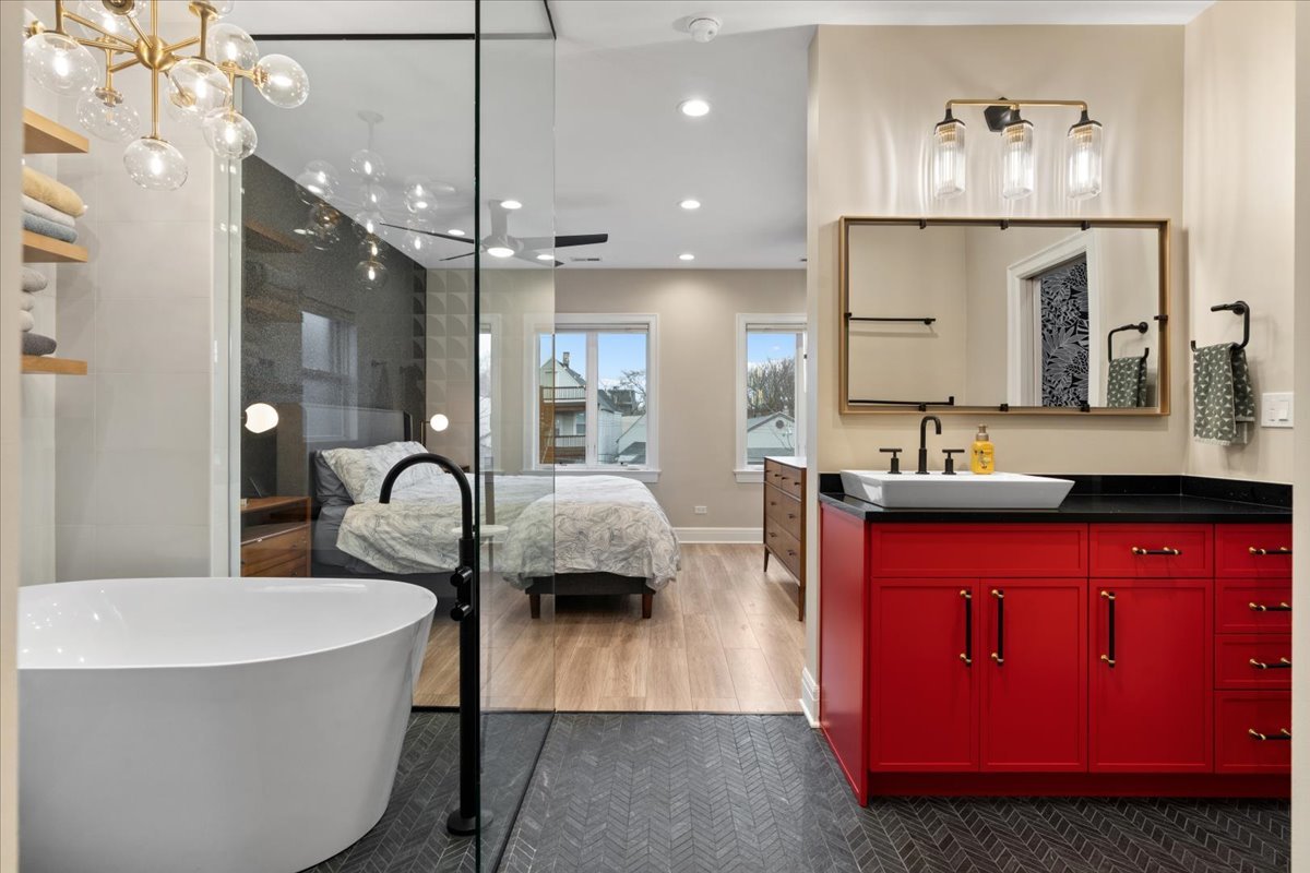 1733 North Troy Street Chicago, IL 60647 - Photo 17 of 39