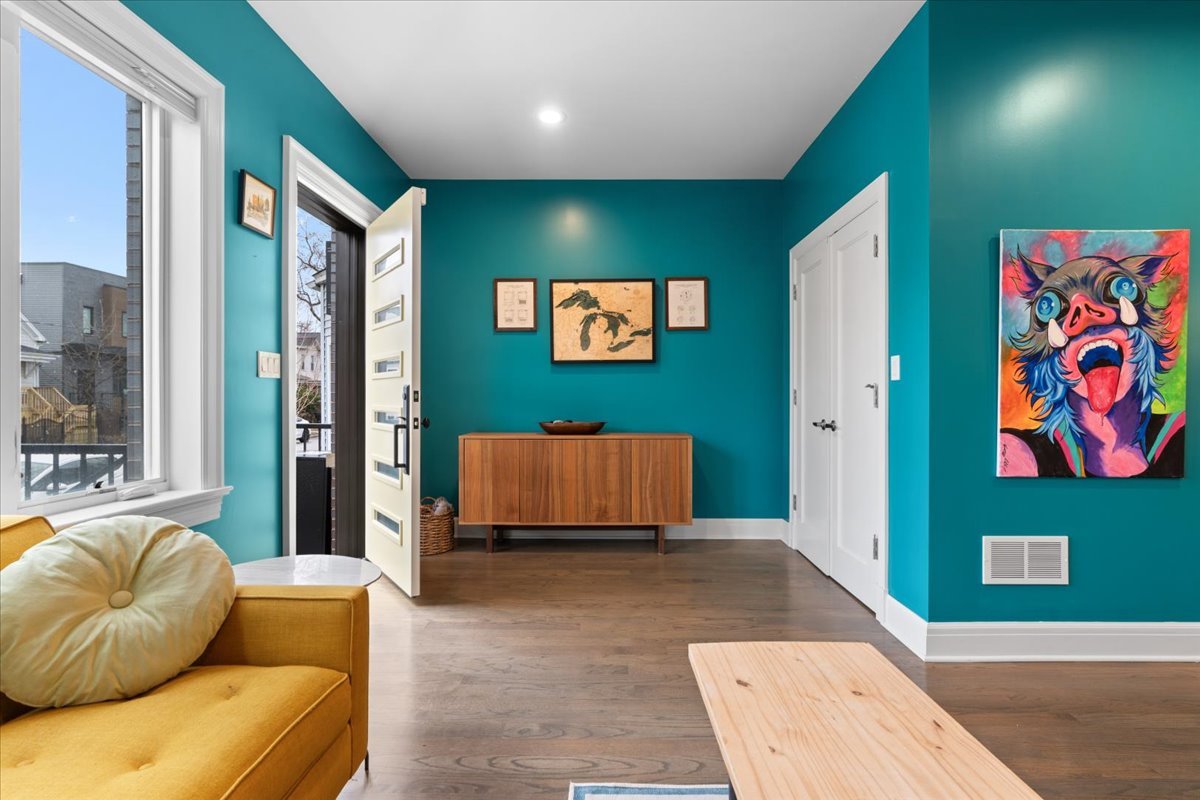 1733 North Troy Street Chicago, IL 60647 - Photo 2 of 39