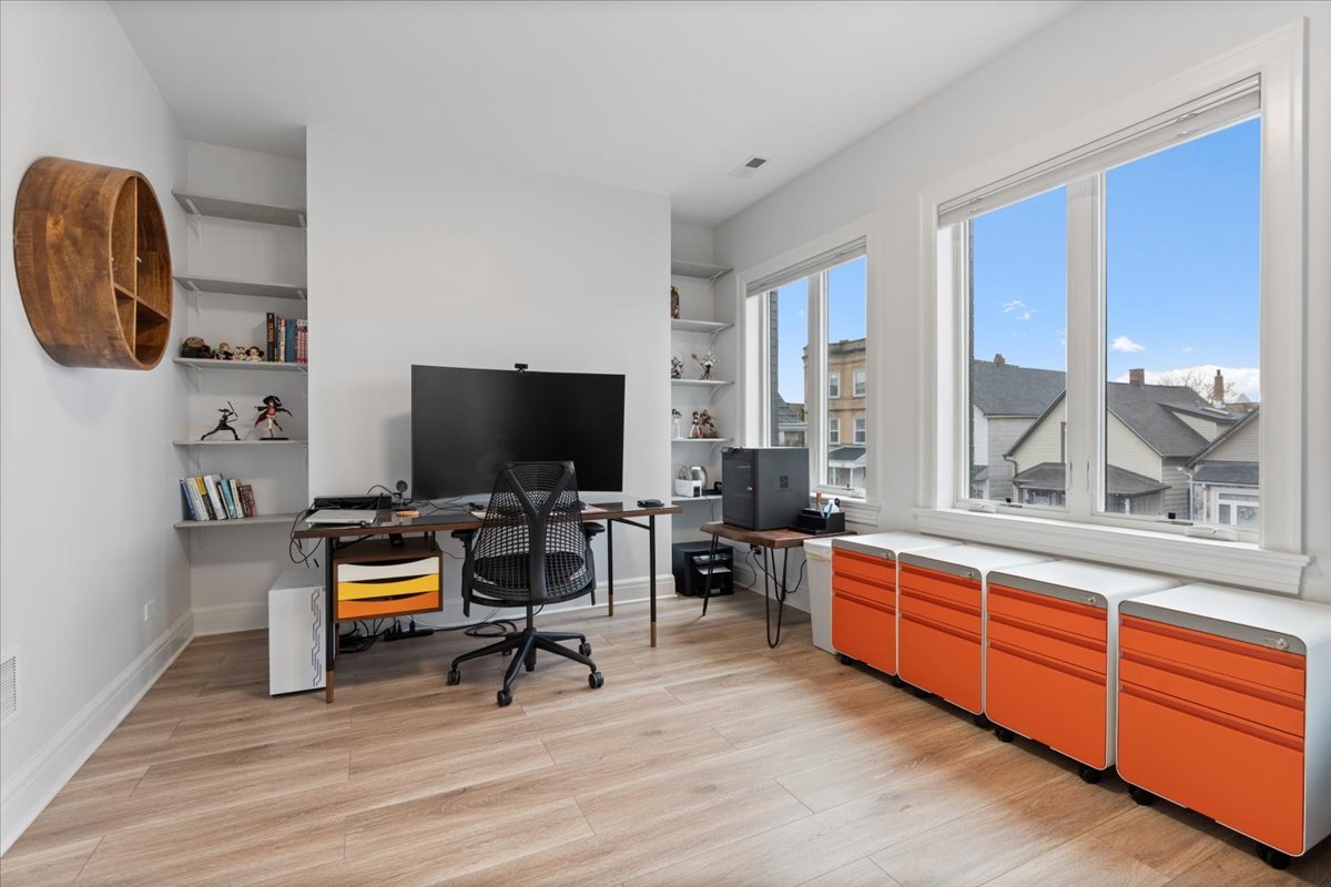 1733 North Troy Street Chicago, IL 60647 - Photo 25 of 39