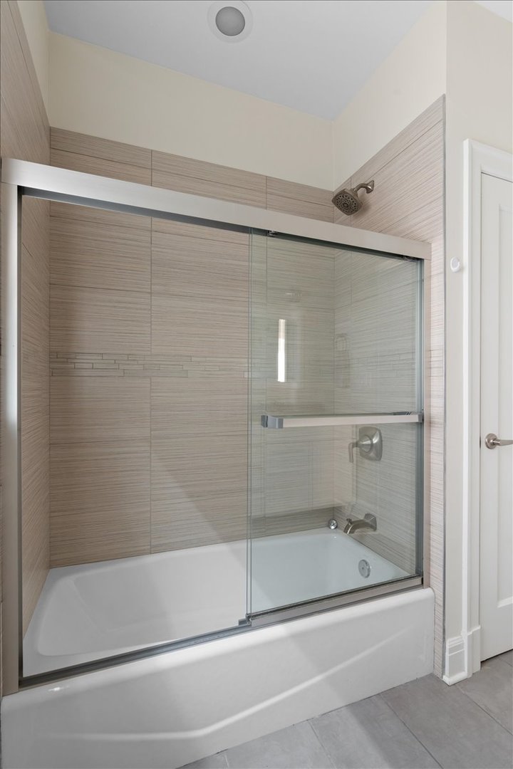 1733 North Troy Street Chicago, IL 60647 - Photo 29 of 39