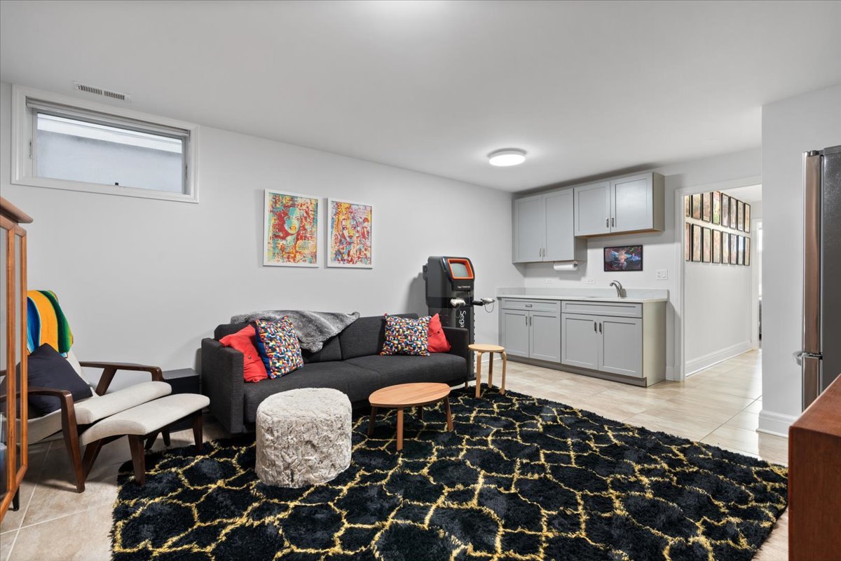 1733 North Troy Street Chicago, IL 60647 - Photo 31 of 39