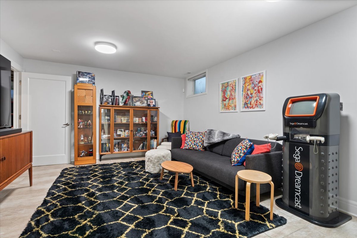 1733 North Troy Street Chicago, IL 60647 - Photo 32 of 39