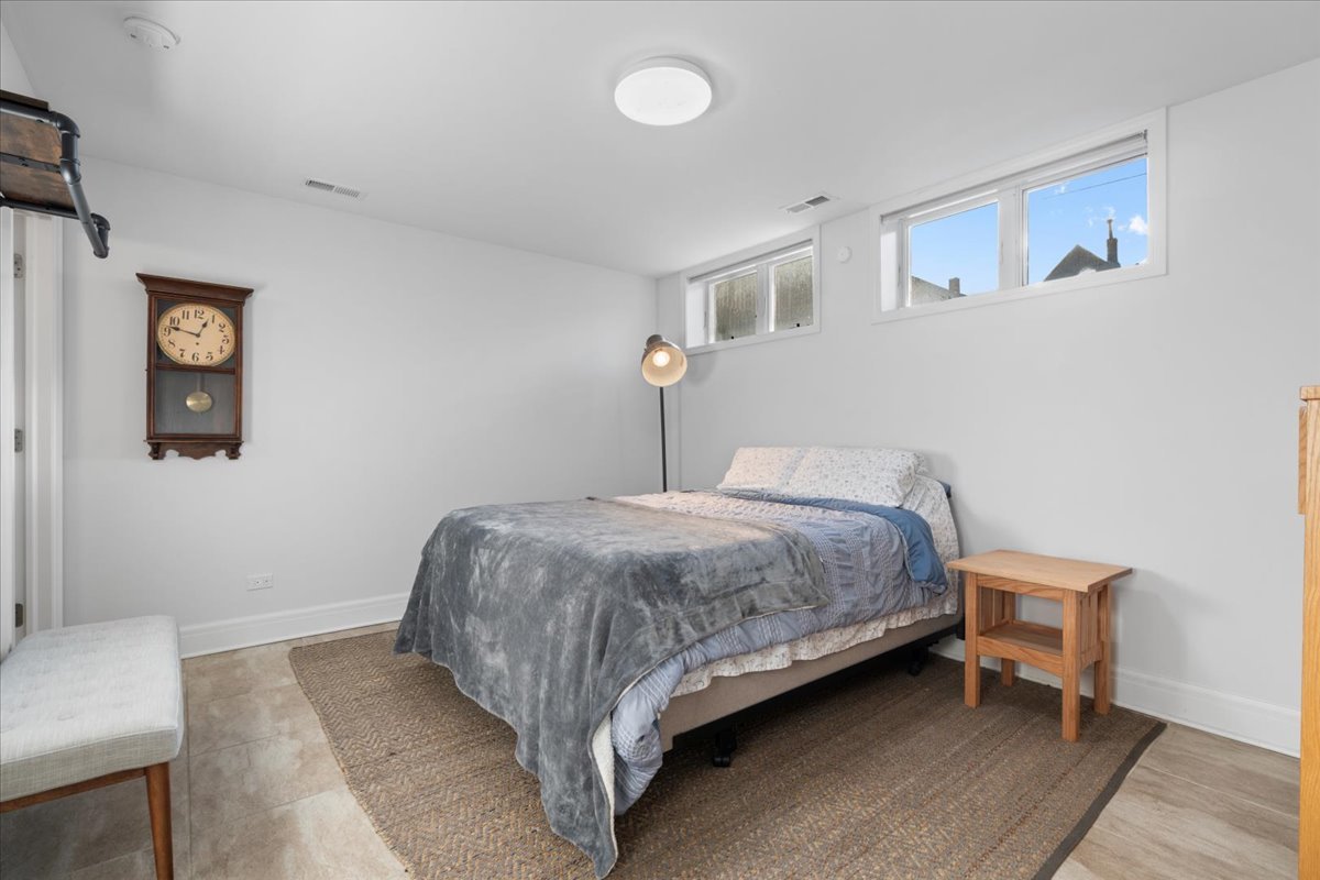 1733 North Troy Street Chicago, IL 60647 - Photo 33 of 39