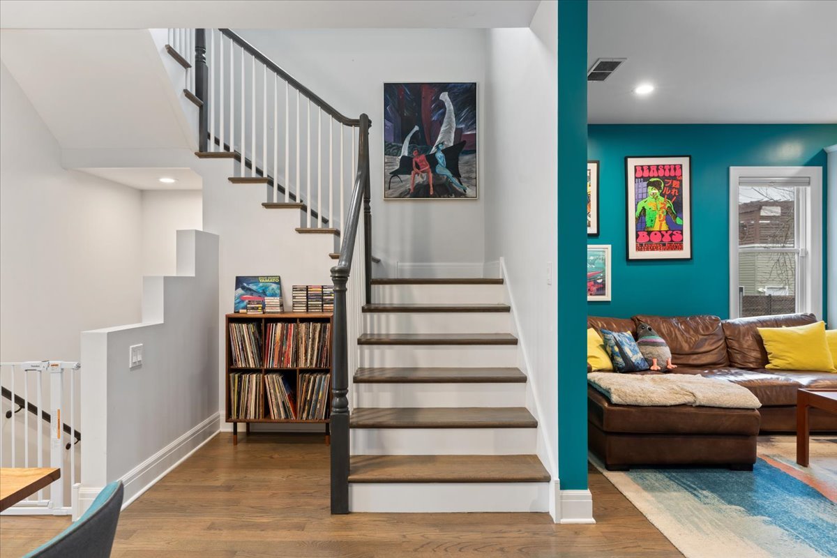 1733 North Troy Street Chicago, IL 60647 - Photo 8 of 39