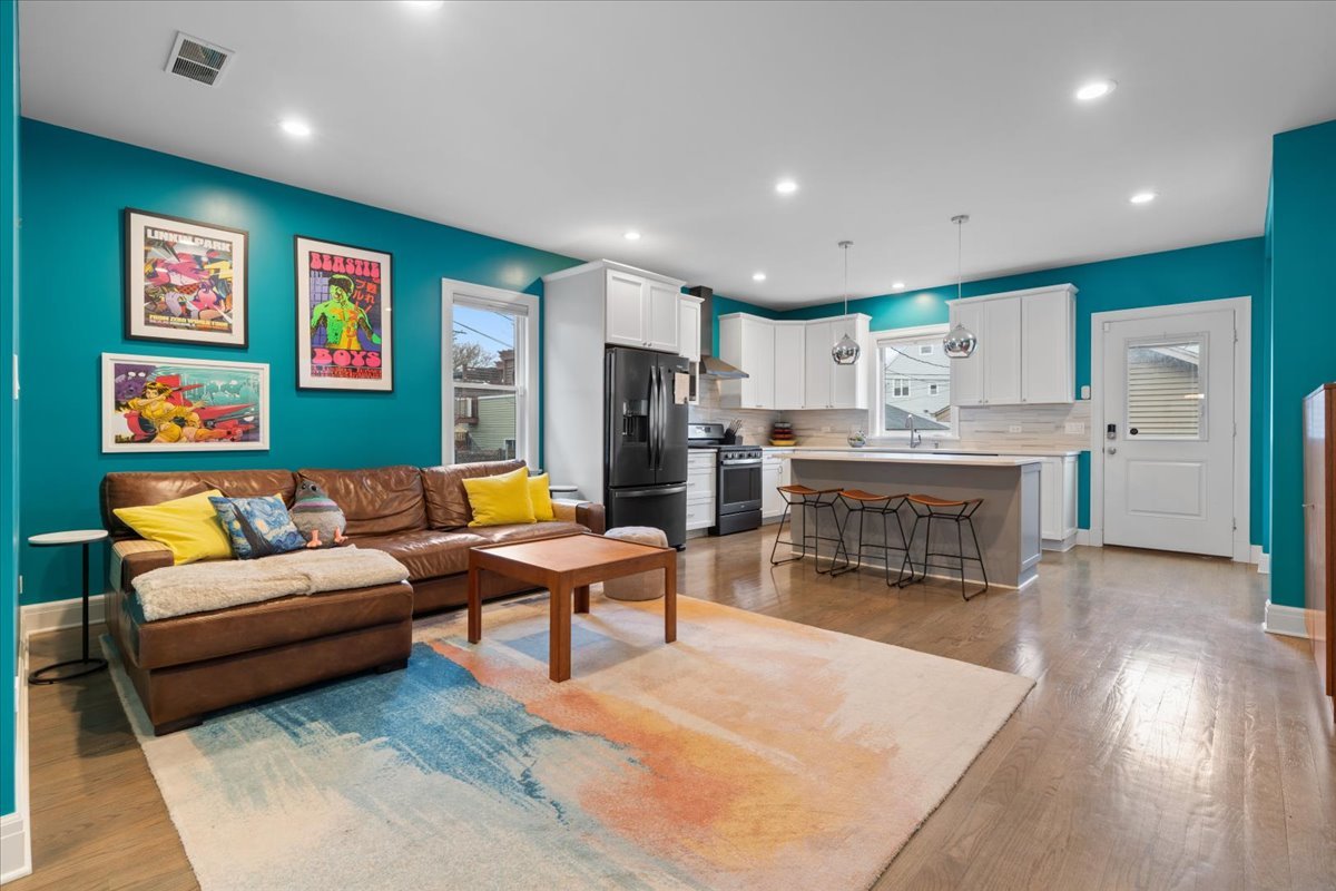 1733 North Troy Street Chicago, IL 60647 - Photo 9 of 39