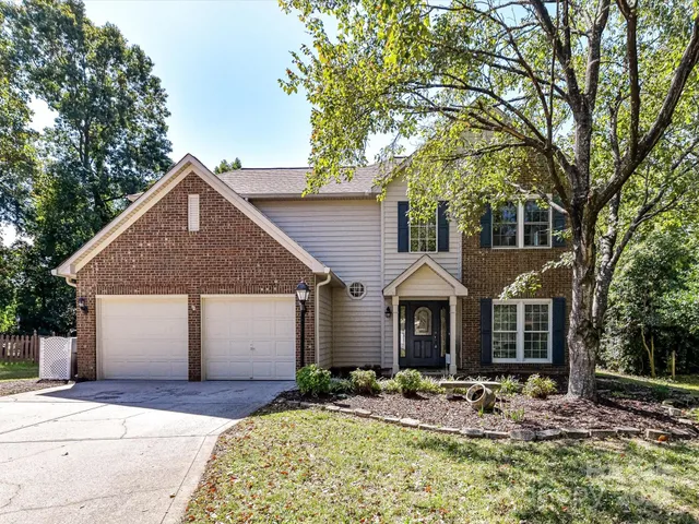 $740,000 | 126 Lake Davidson Circle, Davidson, NC 28036