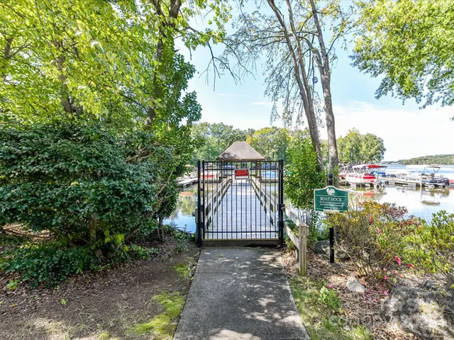 $740,000 | 126 Lake Davidson Circle, Davidson, NC 28036