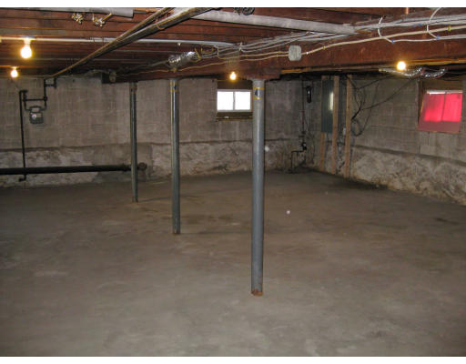 11 Dustin Street Saugus, MA 01906 - Photo 28 of 30 Gallery Image 28