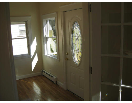 11 Dustin Street Saugus, MA 01906 - Photo 5 of 30 Gallery Image 5