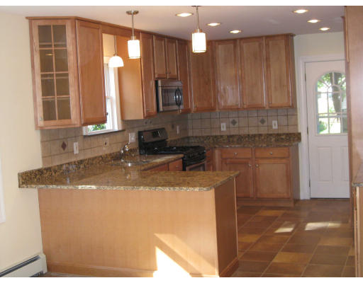 11 Dustin Street Saugus, MA 01906 - Photo 8 of 30 Gallery Image 8