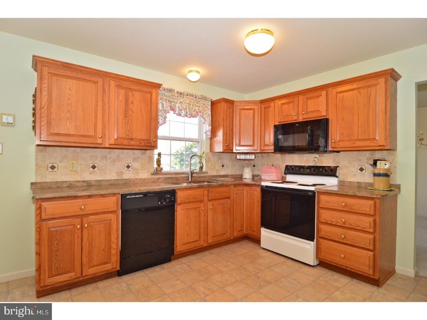 2523 Simon Drive Reading, PA 19608 - Photo 7 of 24 Gallery Image 7