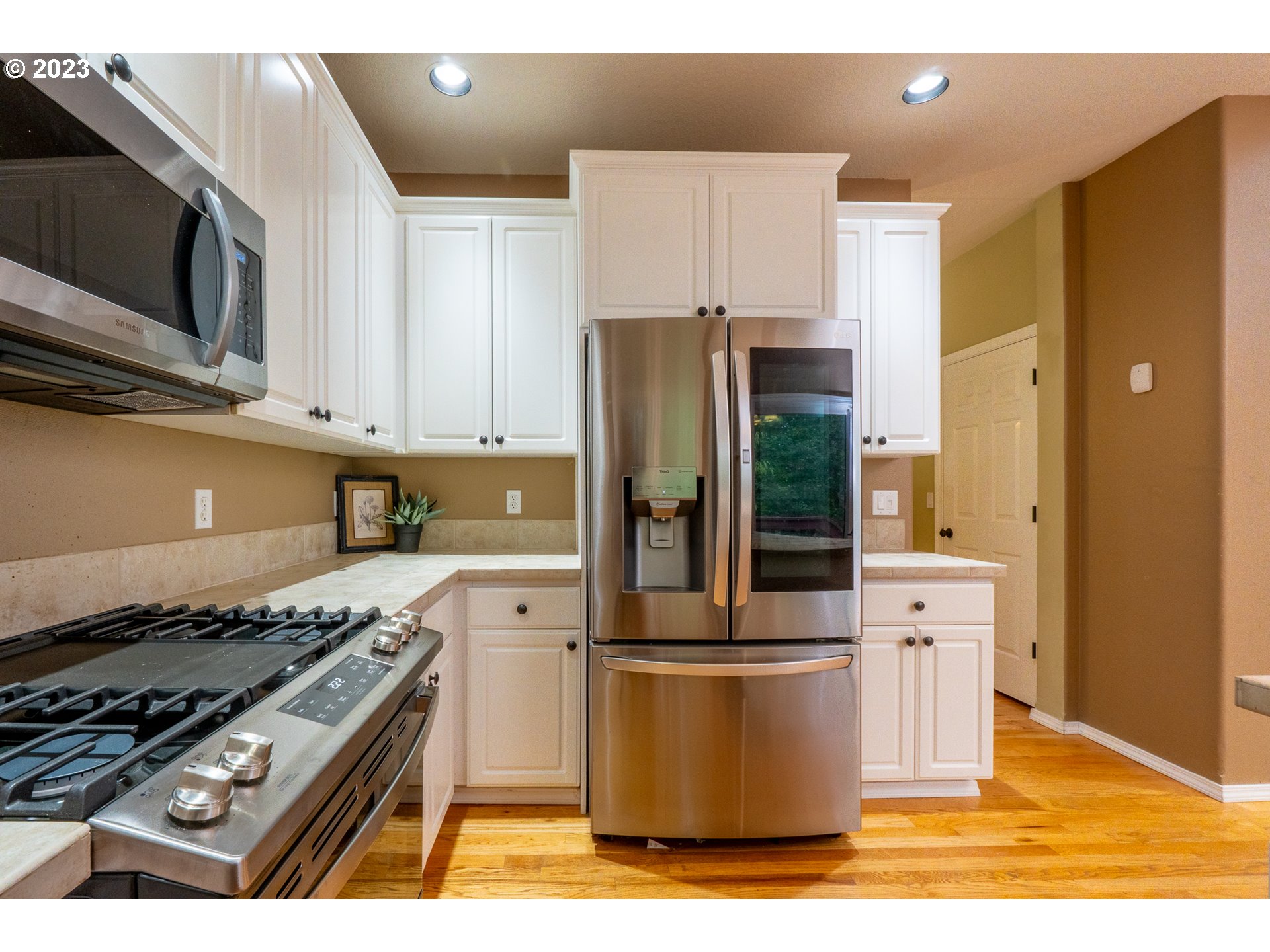 3015 Southwest Huber Street Portland, OR 97219 - Photo 9 of 35 Gallery Image 9