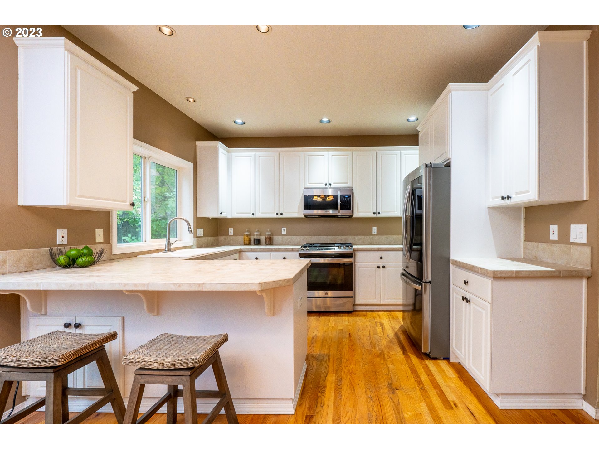 3015 Southwest Huber Street Portland, OR 97219 - Photo 10 of 35 Gallery Image 10