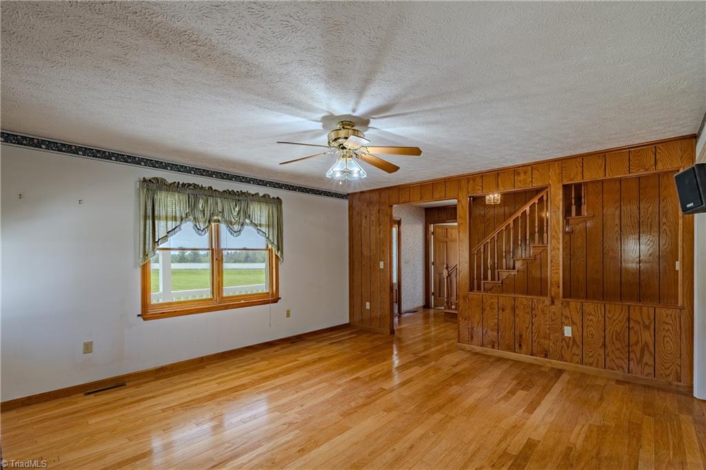 11325 Glade Valley Road Ennice, NC 28623 - Photo 17 of 43
