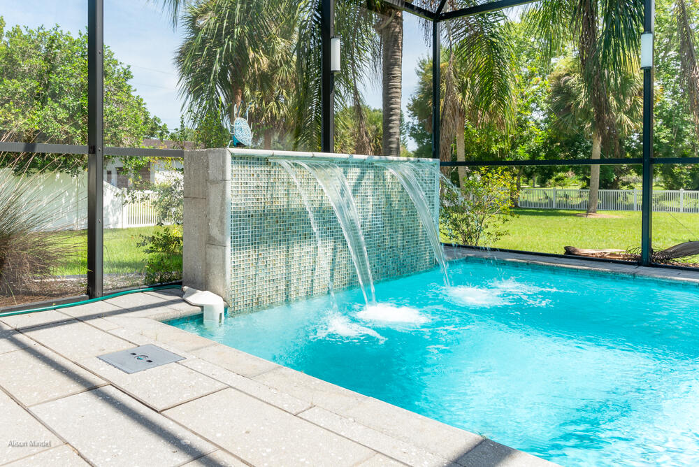 4005 Post Road Melbourne, FL 32934 - Photo 4 of 70 Soothing Sounds Of The Fountains
