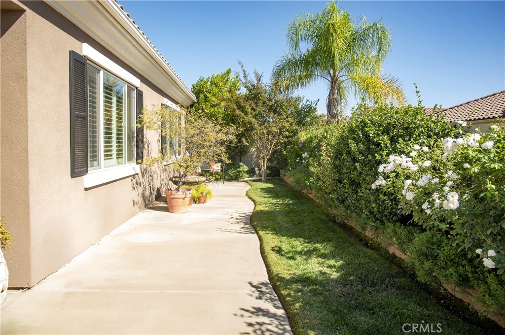 985 Ironwood Road Beaumont, CA 92223 - Photo 2 of 37