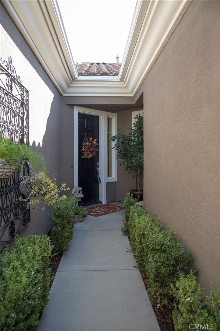 985 Ironwood Road Beaumont, CA 92223 - Photo 3 of 37