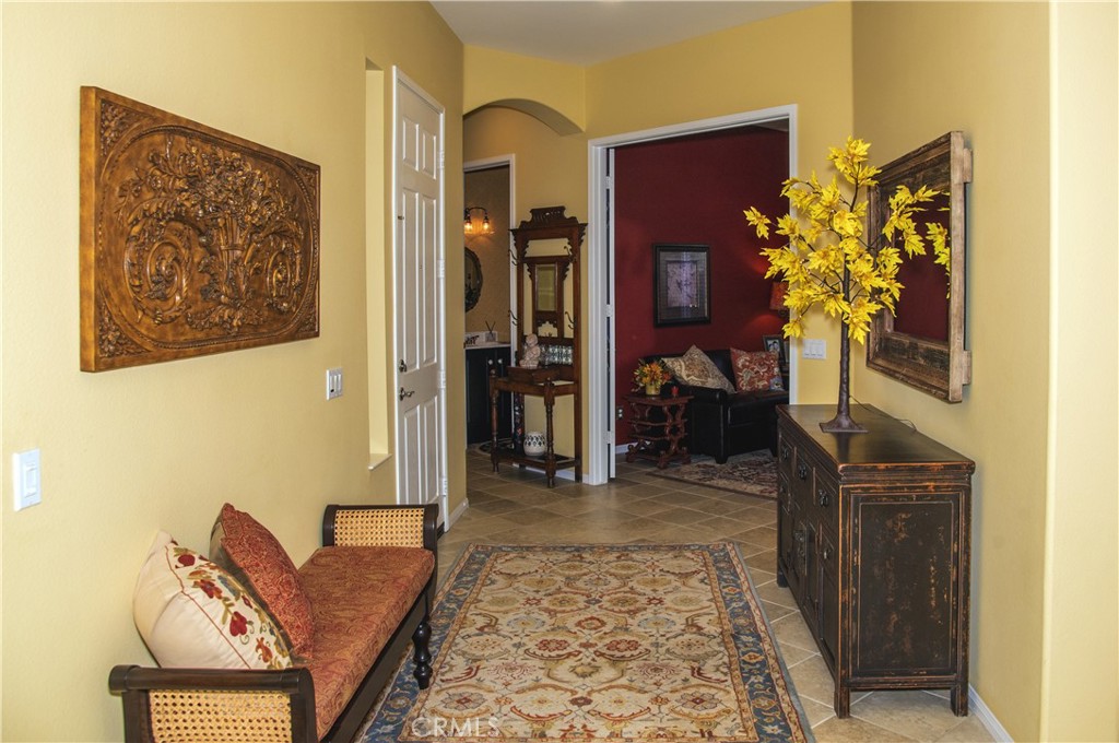 985 Ironwood Road Beaumont, CA 92223 - Photo 5 of 37