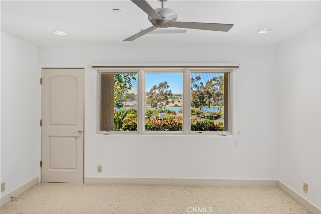 6533 Lago Lindo Rancho Santa Fe, CA 92067 - Photo 41 of 57 an empty room with window