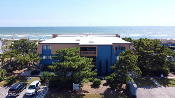 $560,000 | 275 West First Street, Unit 1E, Ocean Isle Beach, NC 28469