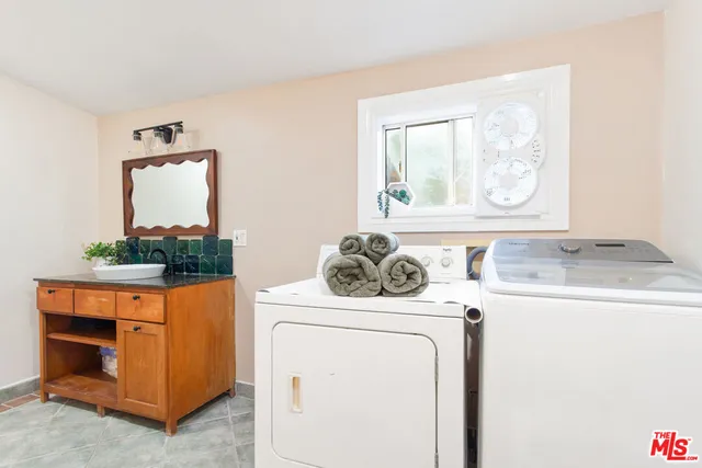 $1,499,000 | 1147 Wilcox Place, Los Angeles, CA 90038