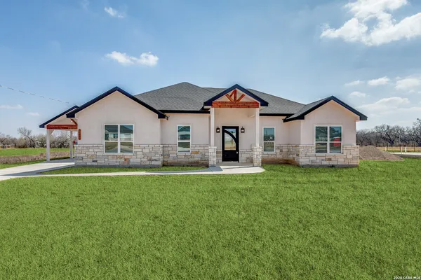 $430,000 | 16934 Rancho, Atascosa, TX 78002