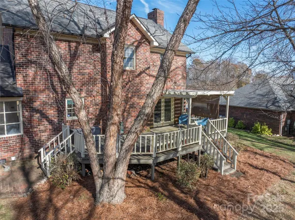 a view of a bench in the backyard