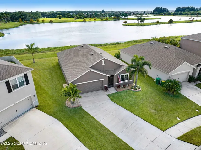 an aerial view of a house with outdoor space and lake view