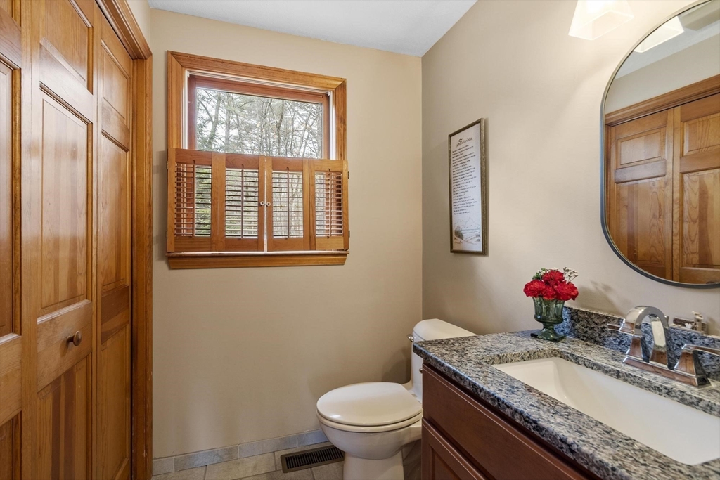 51 Concord Road Dracut, MA 01826 - Photo 16 of 36