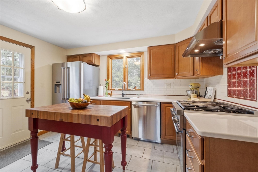 51 Concord Road Dracut, MA 01826 - Photo 4 of 36