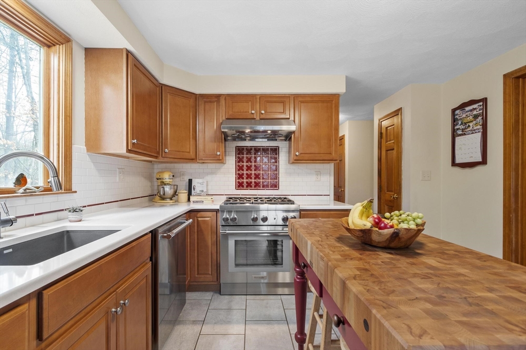 51 Concord Road Dracut, MA 01826 - Photo 5 of 36